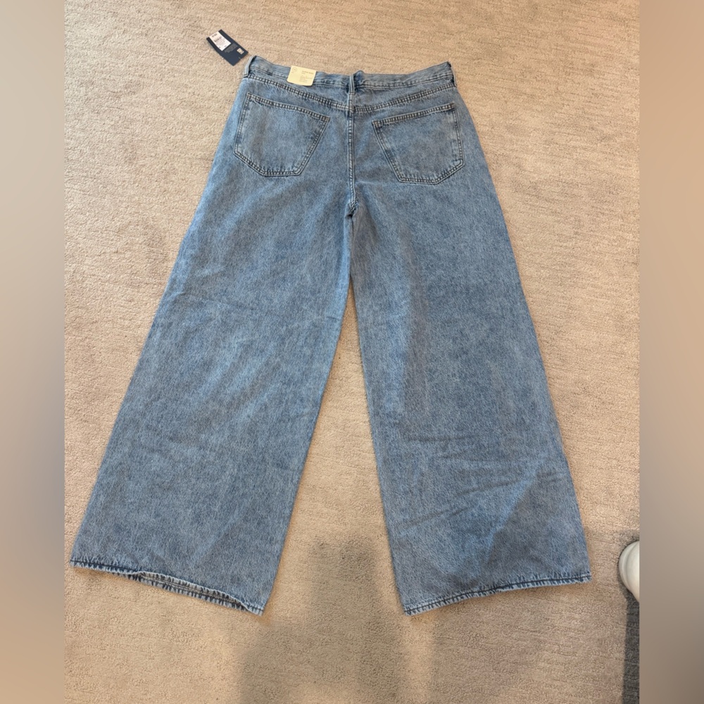 Universal Thread Women’s Mid-Rise Super Wide Leg Jeans